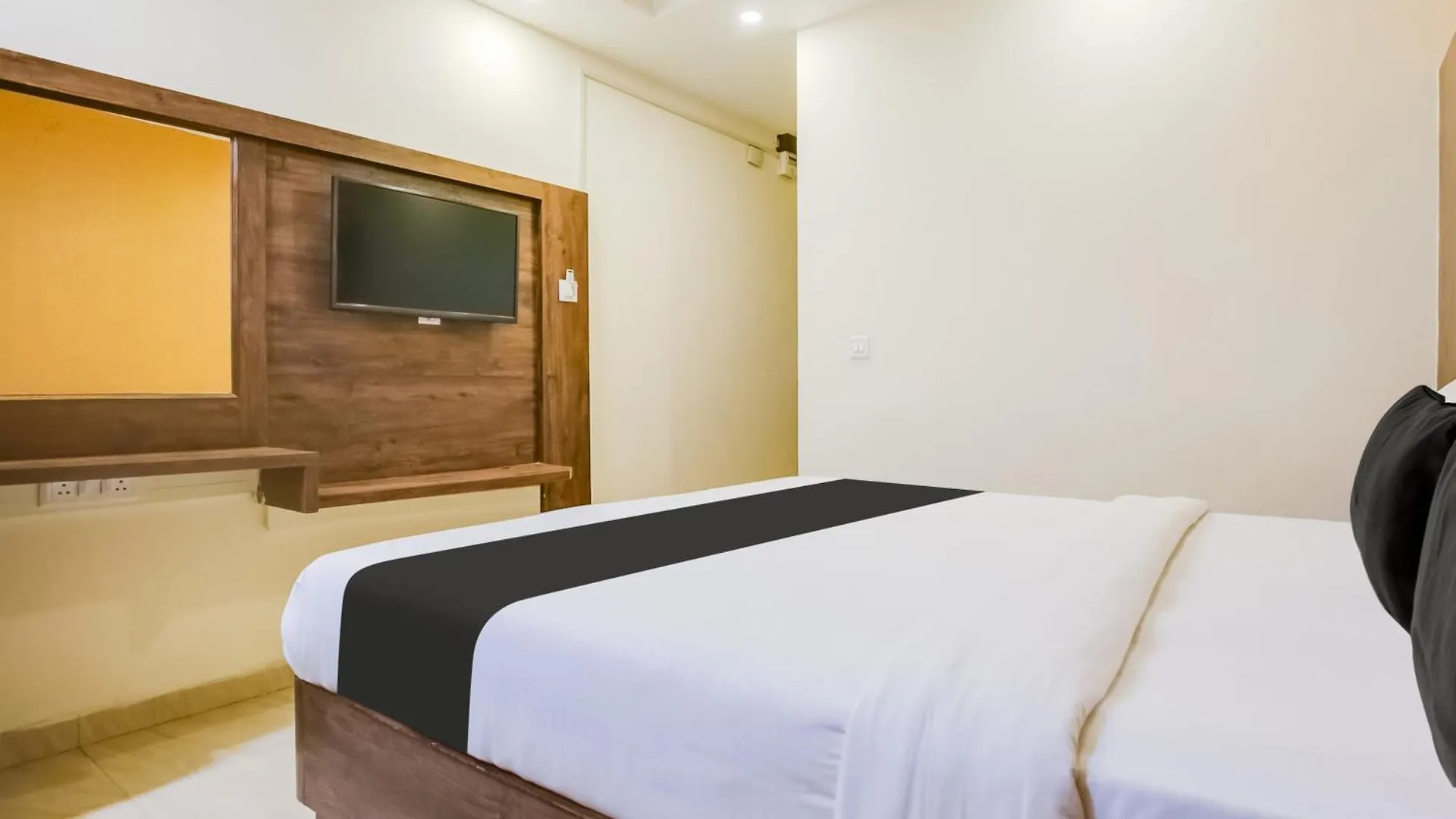 ****  Collection O Hotel North East Zirakpur India